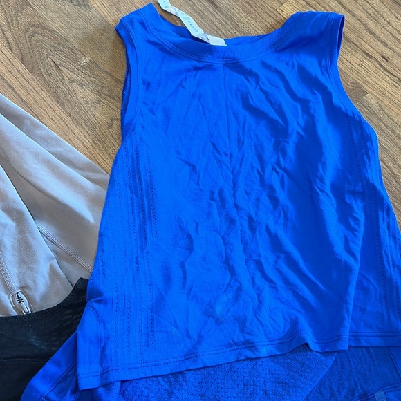 LULU LEMON ALL THREE BUNDLE. All size 4. Great condition. - Picture 4 of 4